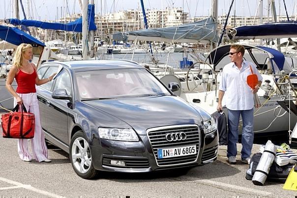 Endlich Urlaub – da können Reisende es kaum erwarten, in Richtung Ferienziel loszufahren. Doch vor dem Start sollte ein gründlicher Fahrzeug-Check stehen. Foto: Audi/GP